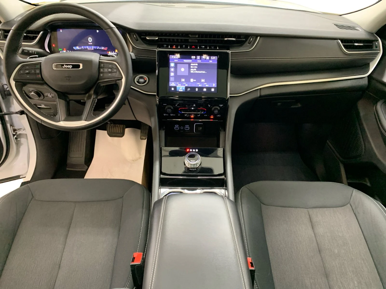Used 2023 White Jeep Laredo image 12