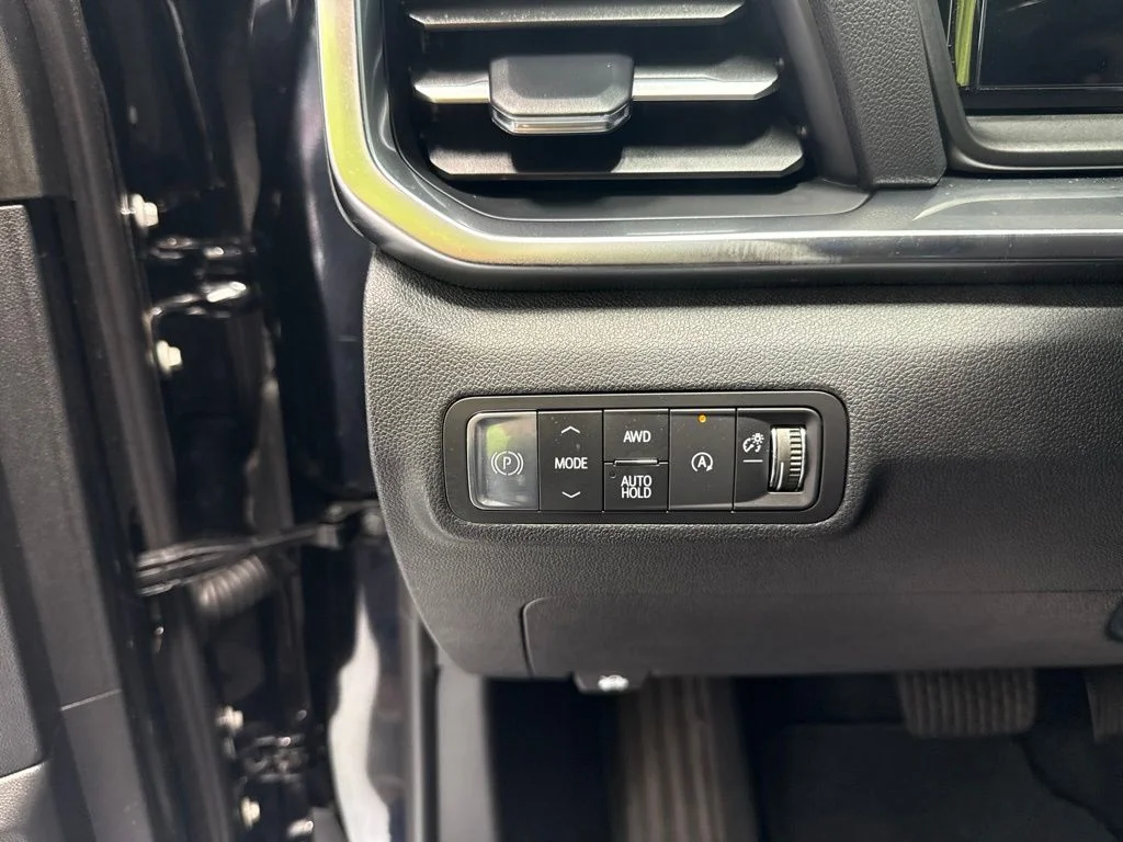 Used 2026 Black GMC Elevation image 17