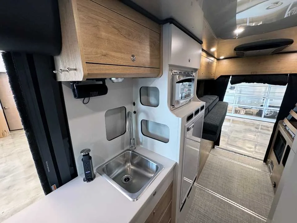 New 2026 GRANITE CRYSTAL METALLIC AIRSTREAM  image 11