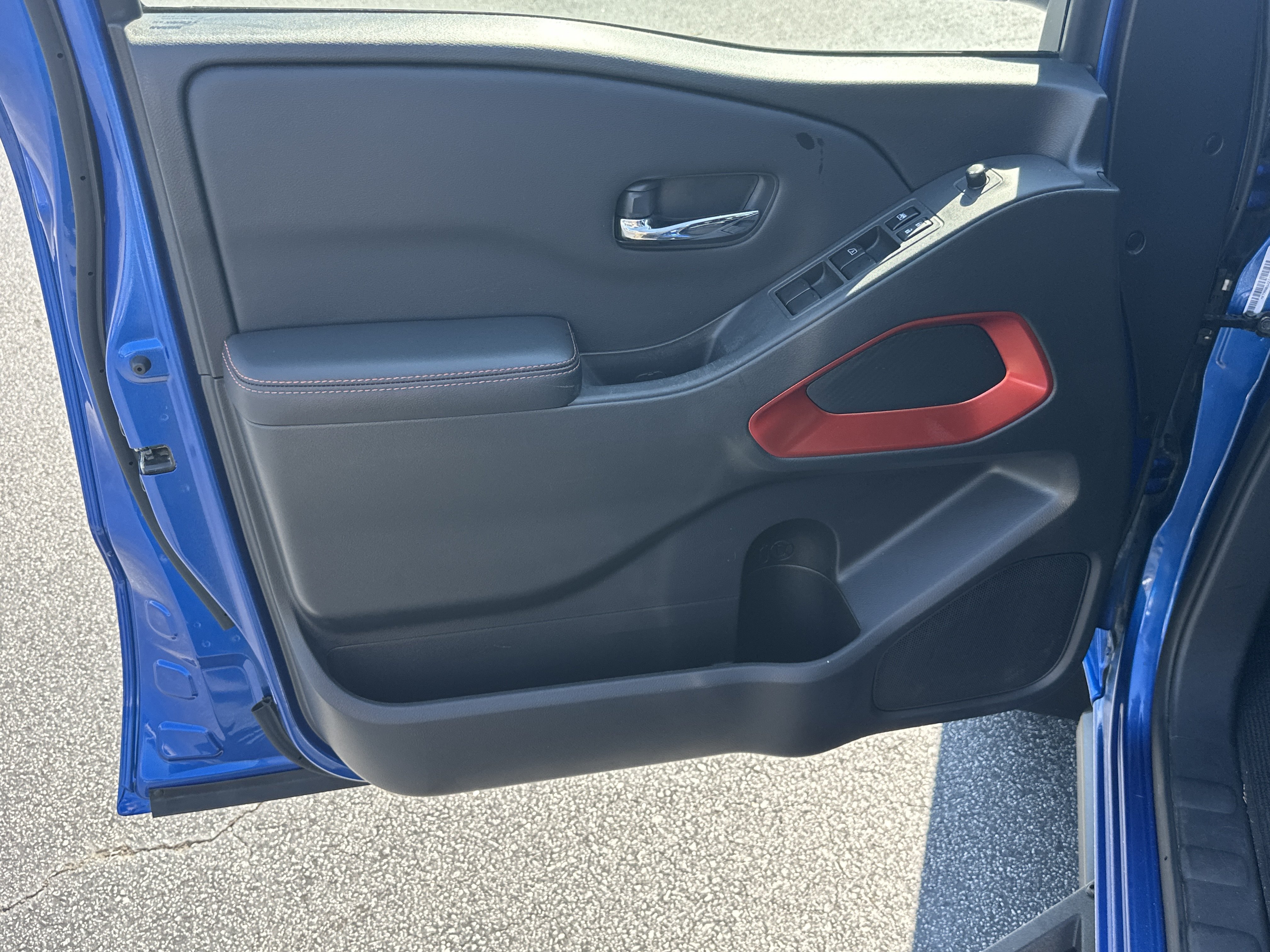Used 2025 Bluestone Pearl Nissan PRO-X image 11