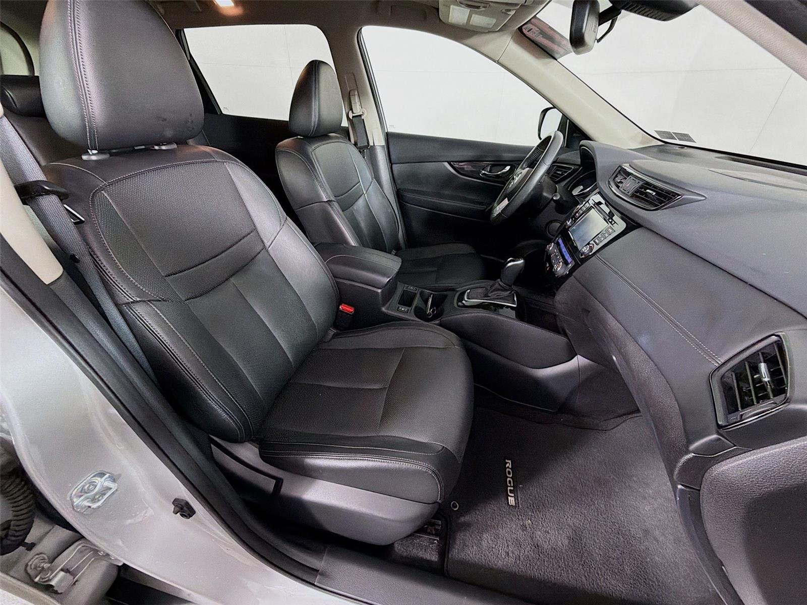 Used 2017 Brilliant Silver Nissan SL image 30