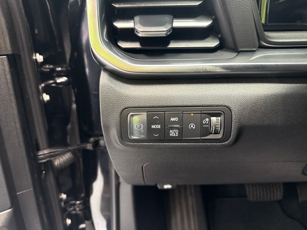 Used 2026 Black GMC Elevation image 17