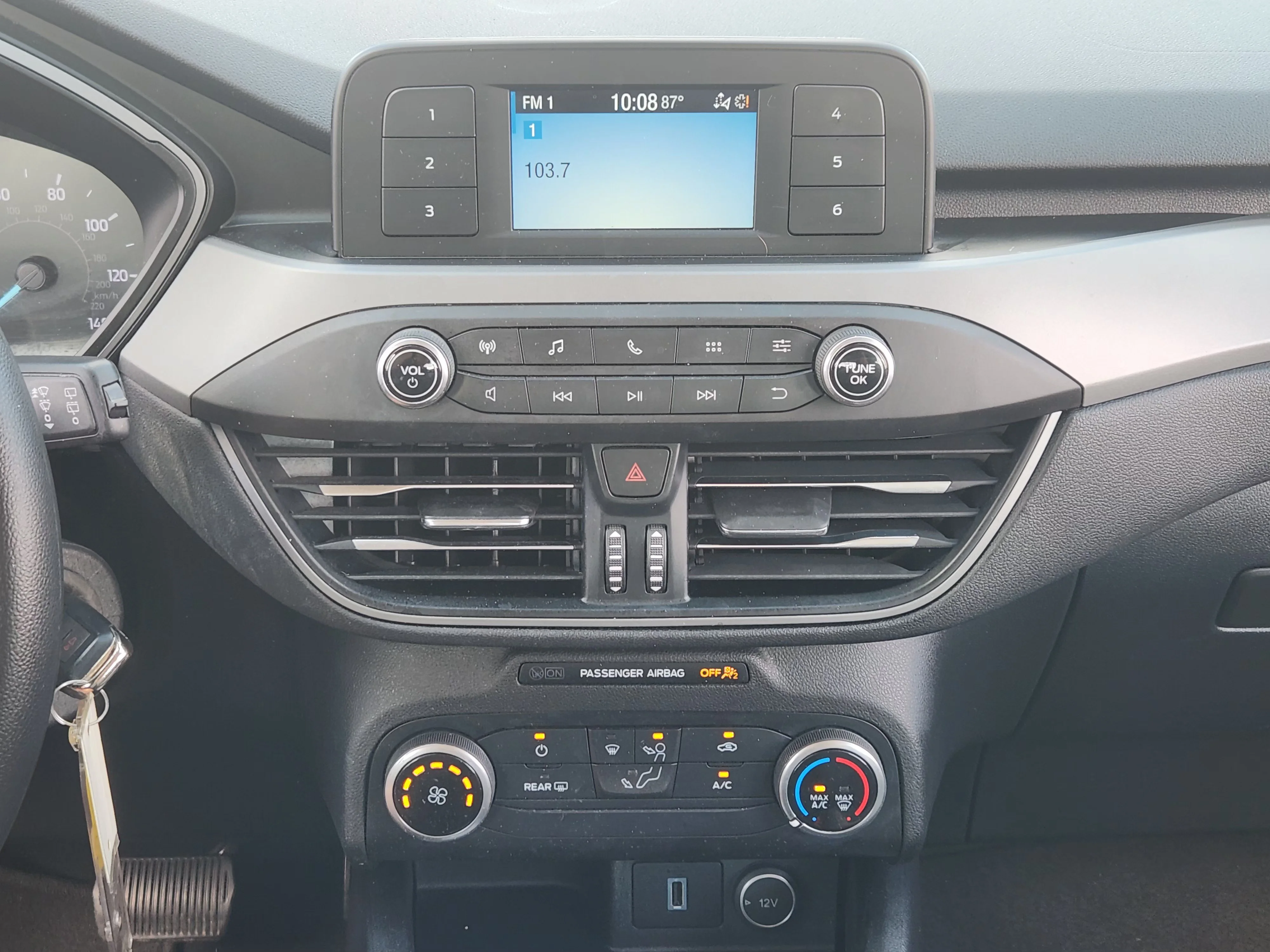Used 2020  Ford S image 17