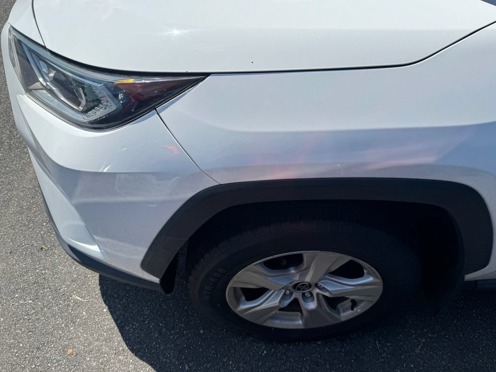 2021 Toyota RAV4 XLE - Photo 9