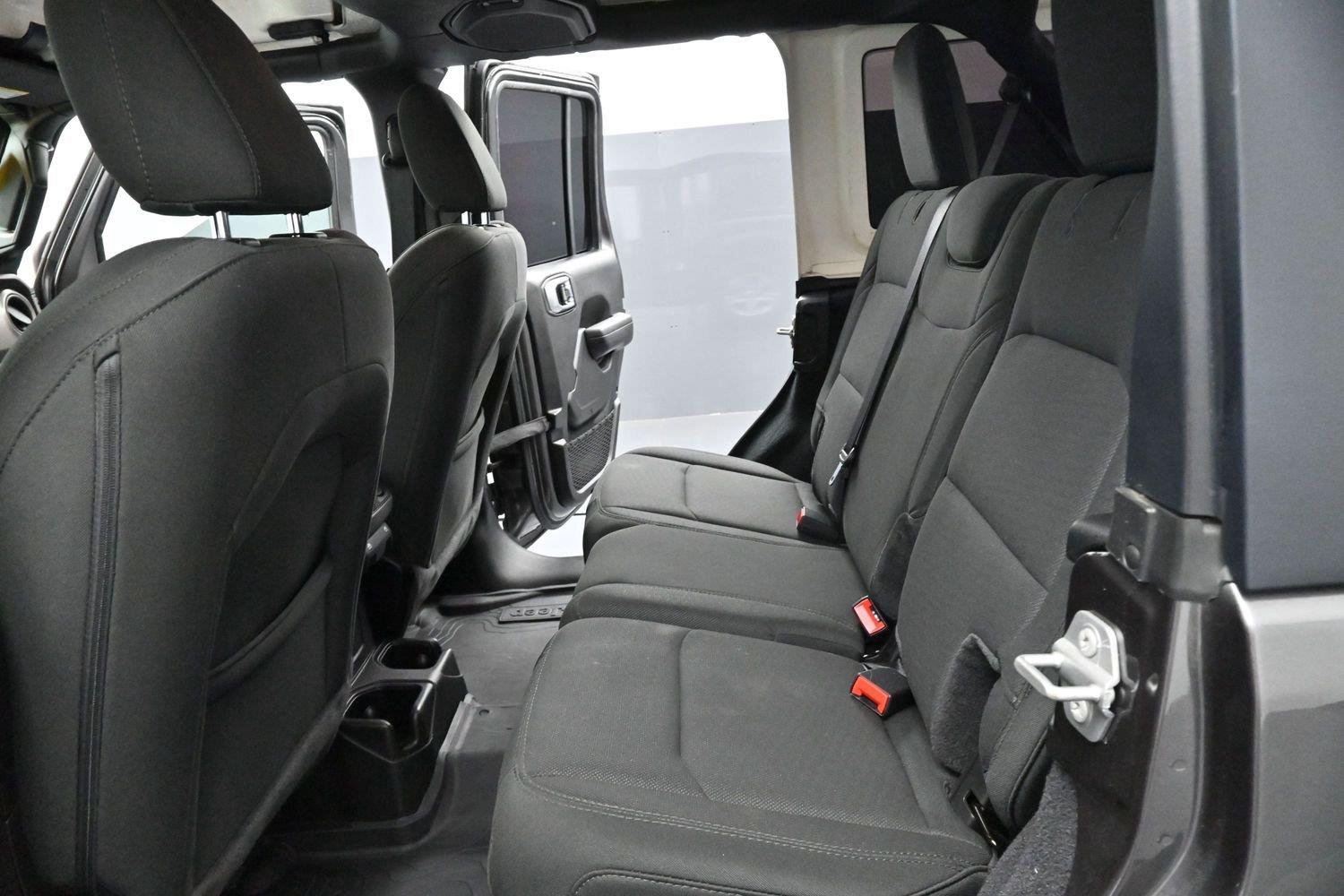 Used 2022 Granite Crystal Metallic Clearcoat Jeep Unlimited Sport S image 27