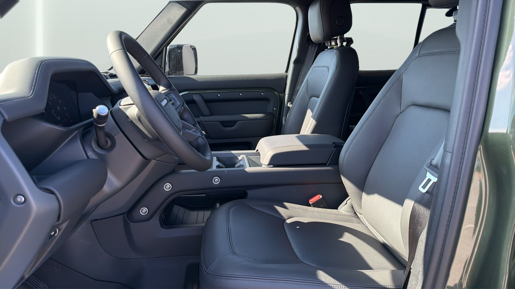 New 2026 Woolstone Green Land Rover X-Dynamic SE image 17