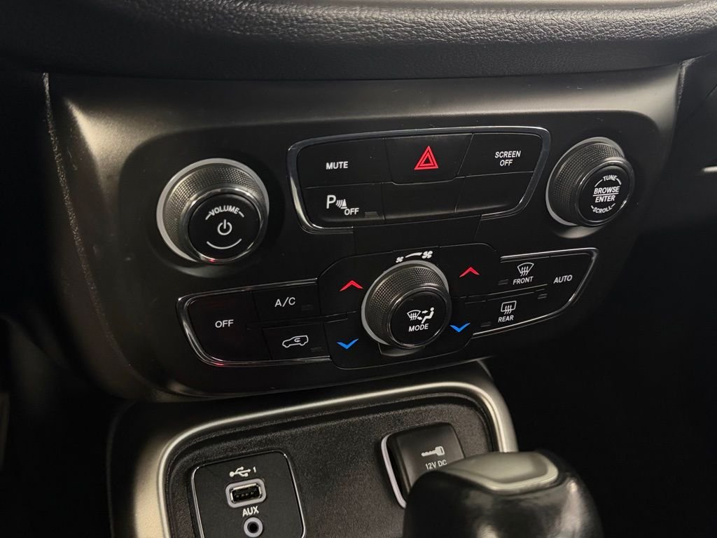 Used 2019 Silver Jeep Limited image 16