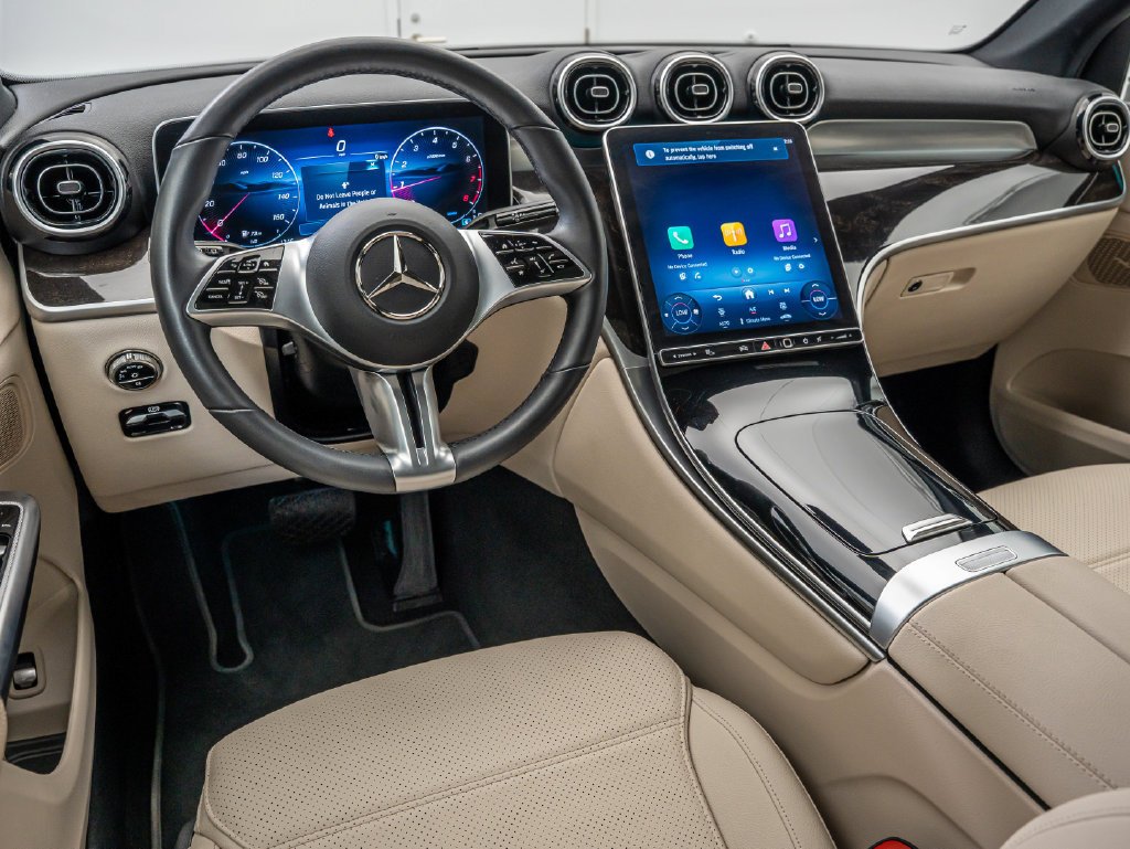 Used 2026 Polar White Mercedes-Benz GLC 300 image 4