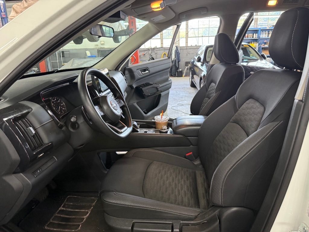 Used 2022 White Nissan S image 7