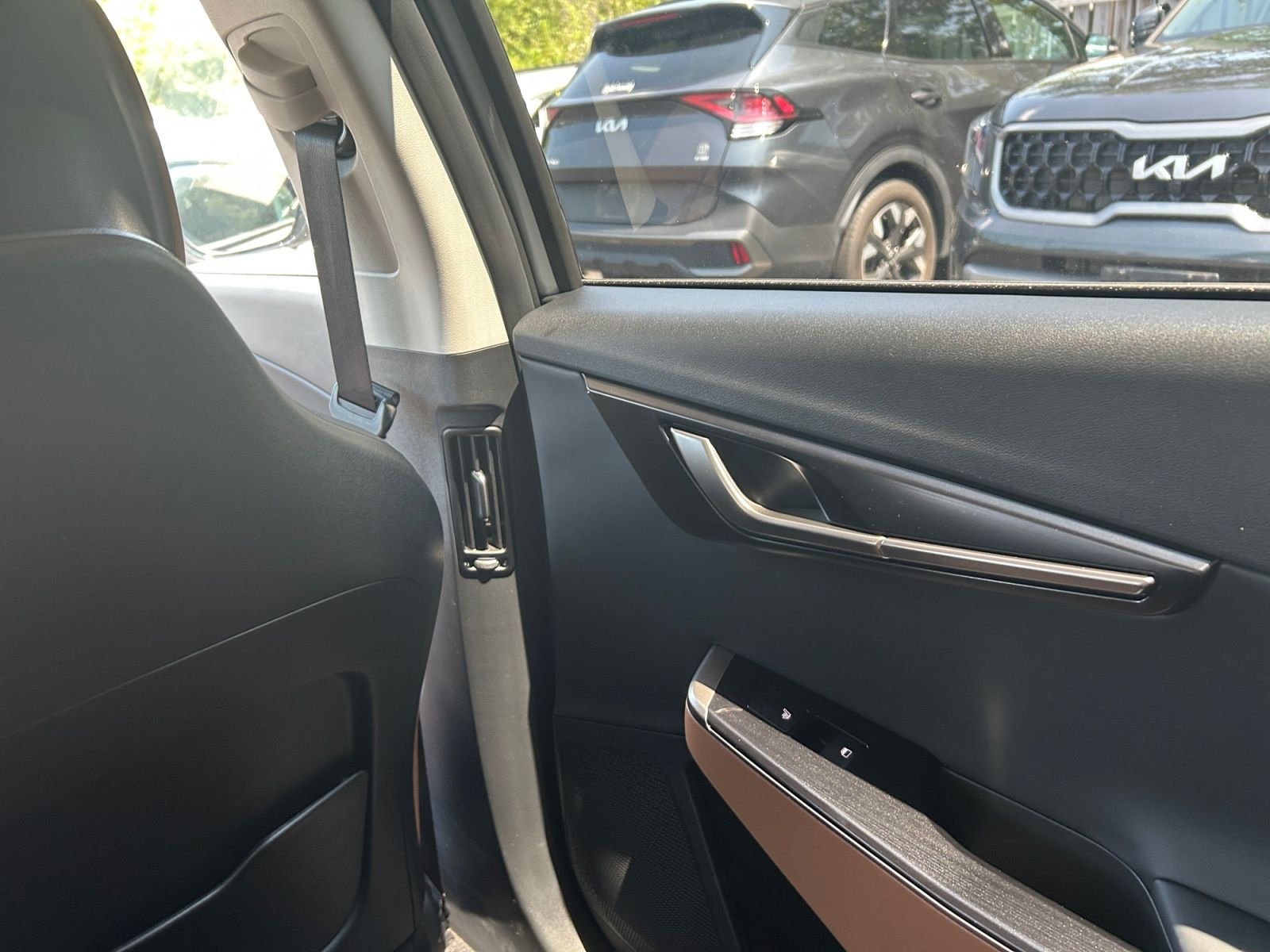 New 2026 Wolf Gray Kia WIND image 26