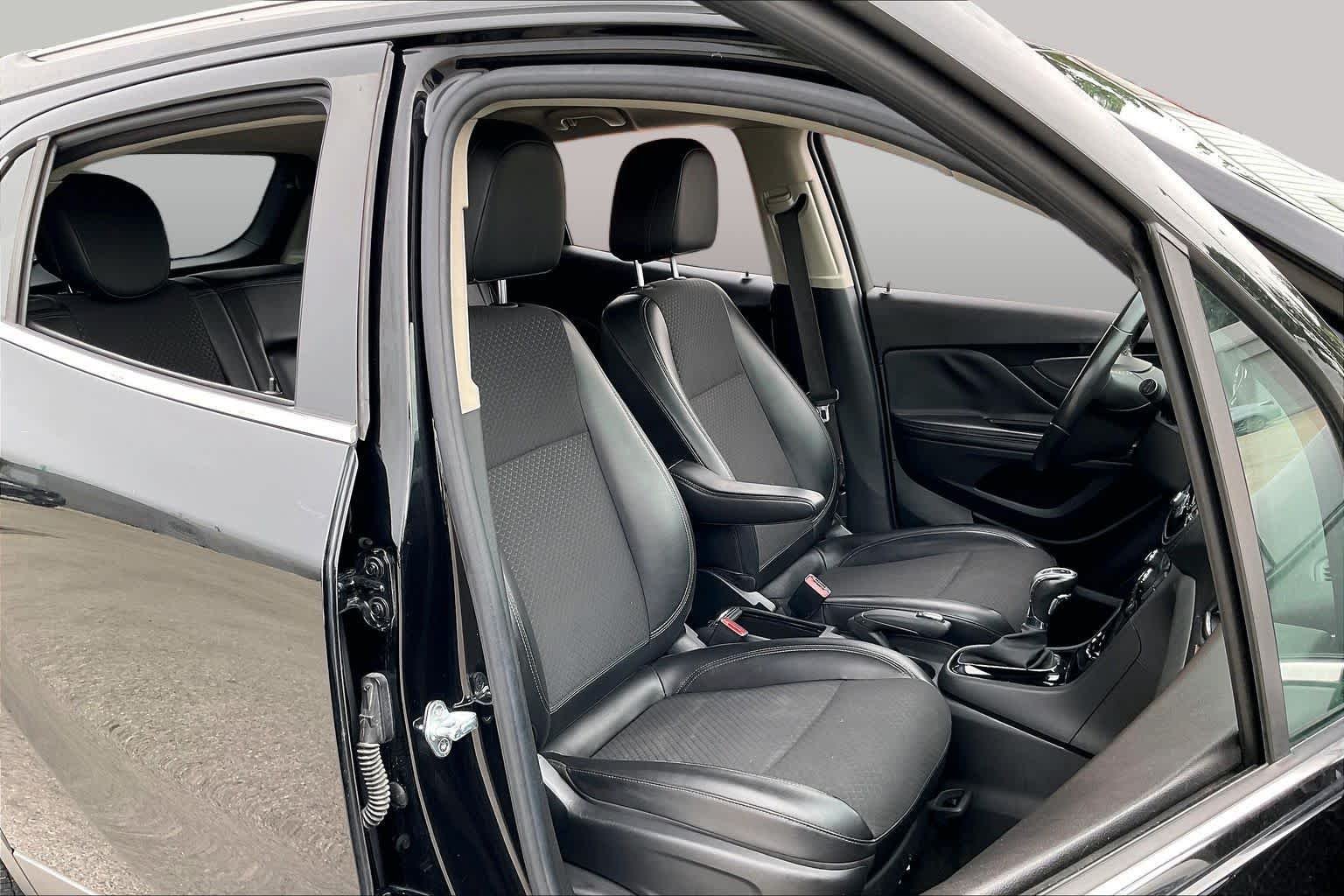 Used 2022 Ebony Twilight Metallic Buick Preferred image 9