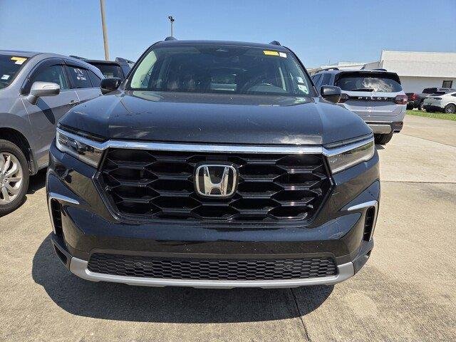 Used 2024 Crystal Black Pearl Honda Touring image 6
