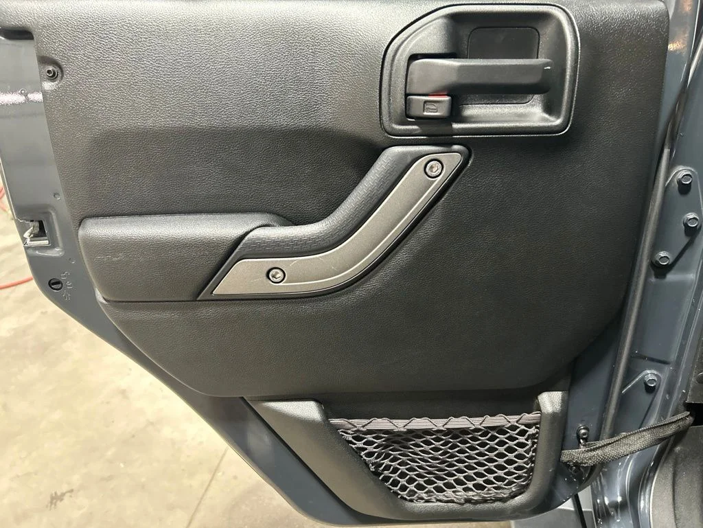 Used 2018 Gray Jeep Unlimited Sport image 19