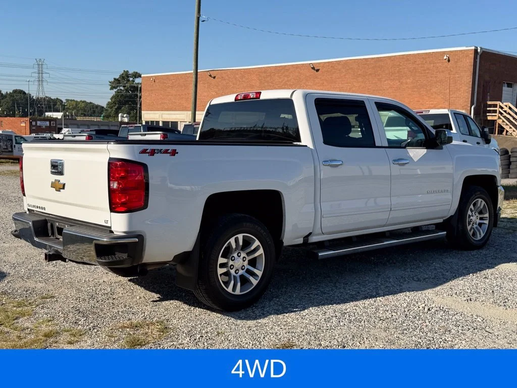 Used 2018 SUMMIT WHITE Chevrolet LT image 9