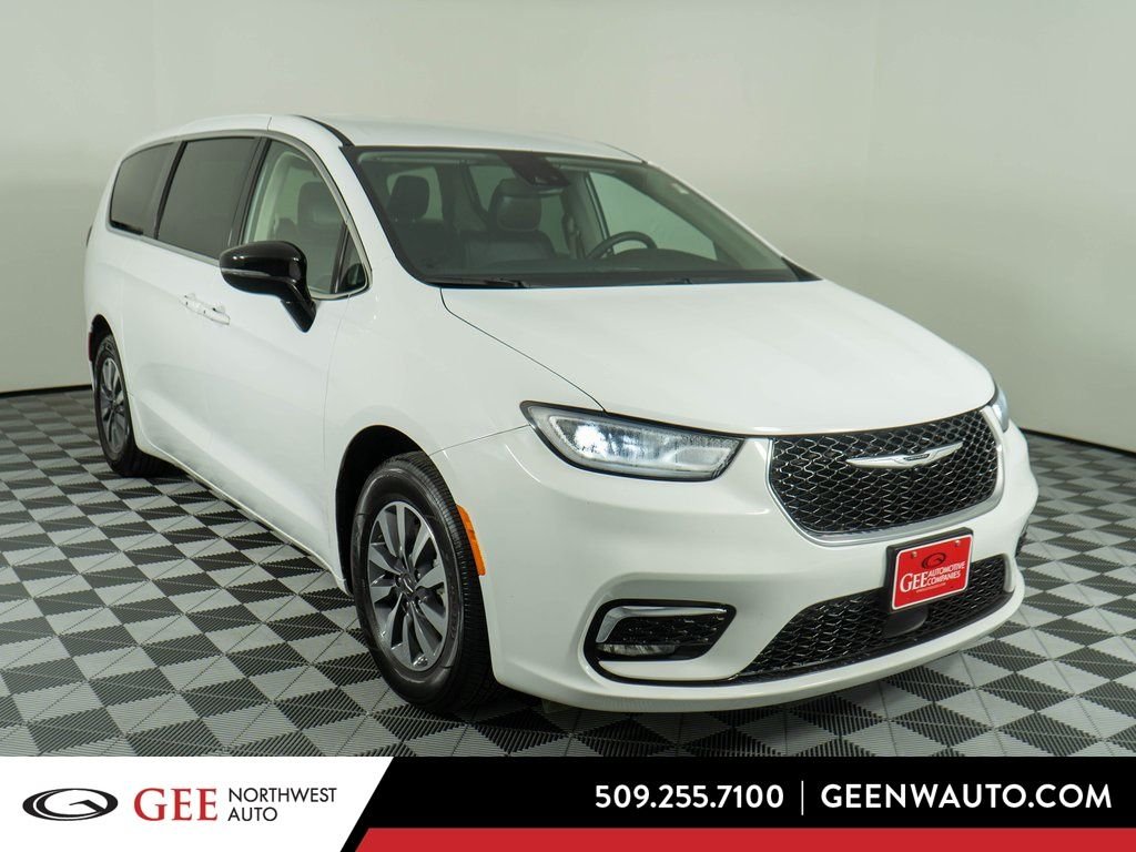 2024 Chrysler Pacifica PHEV