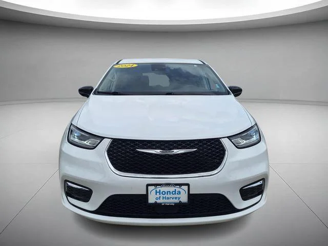Used 2024 Bright White Clearcoat Chrysler Touring L image 8