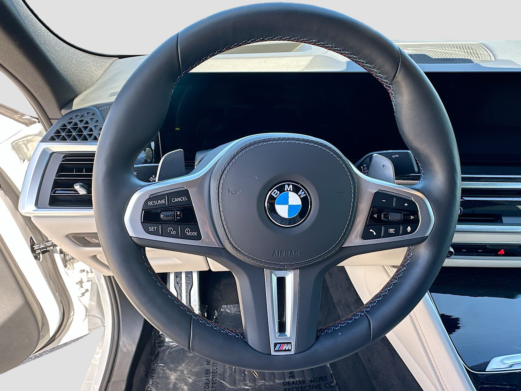 Used 2026 White Metallic BMW M60i image 10
