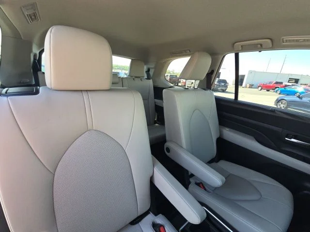 Used 2025 Red Toyota XLE image 16