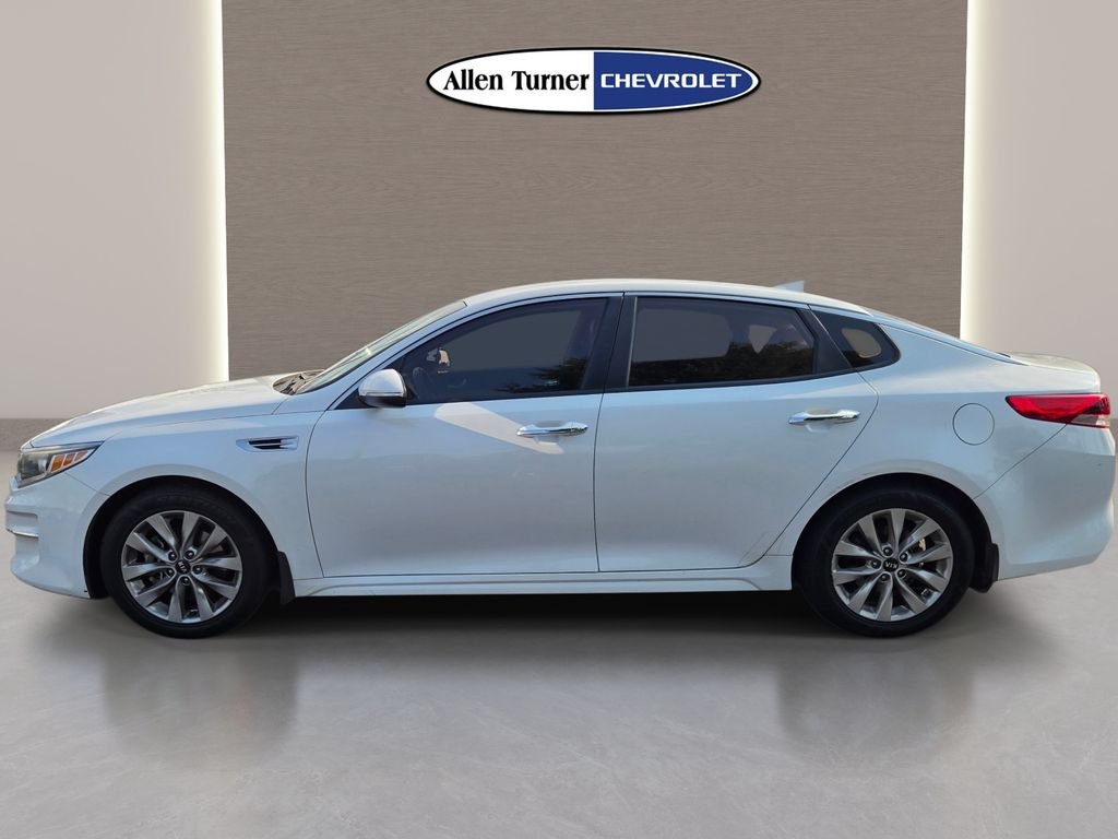 Used 2018 White Kia LX image 10