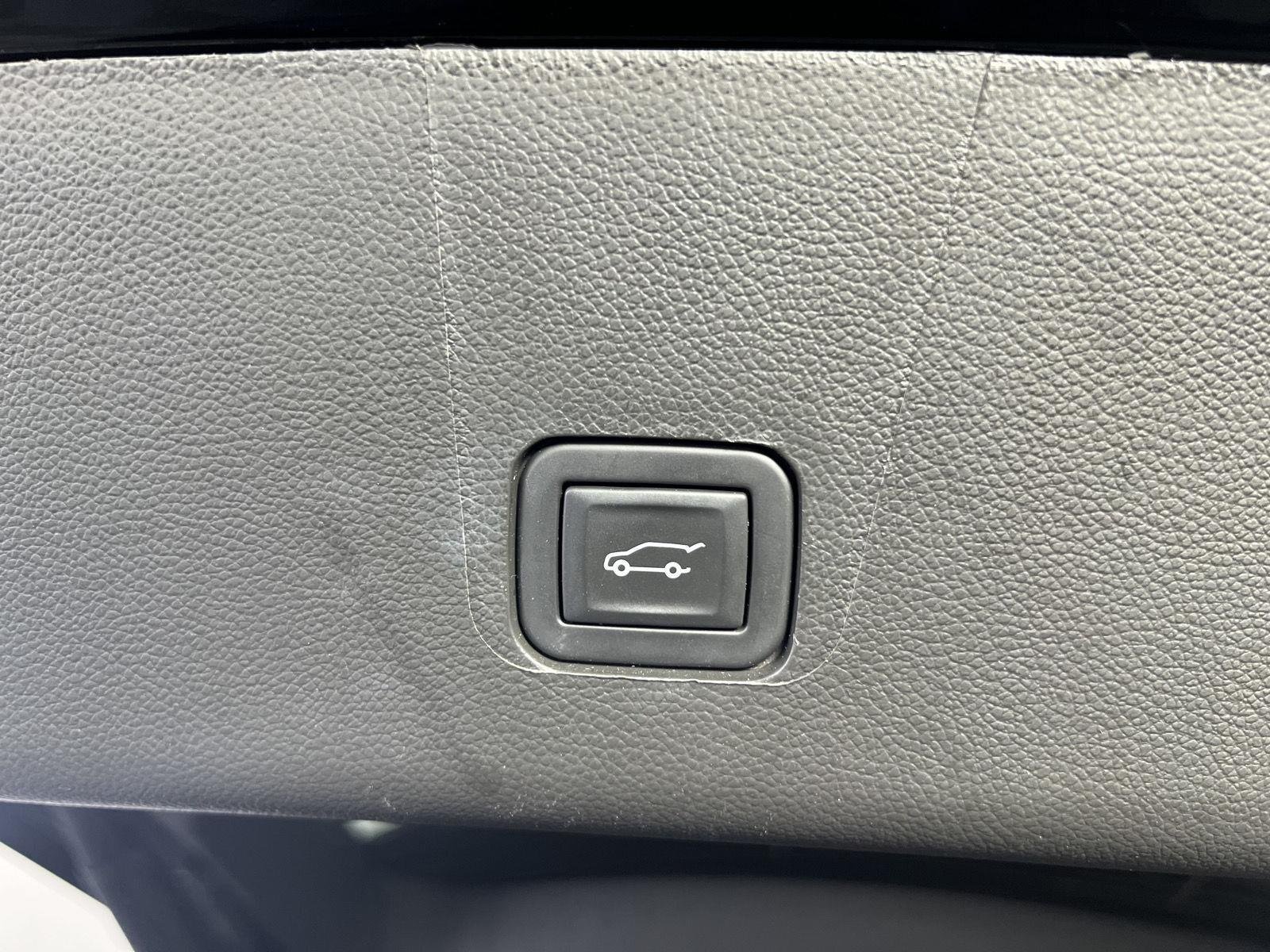 Used 2023 Mosaic Black Metallic Chevrolet RS image 41