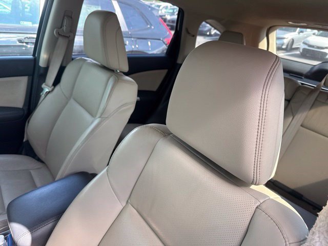 Used 2016 White Diamond Pearl Honda Touring image 14