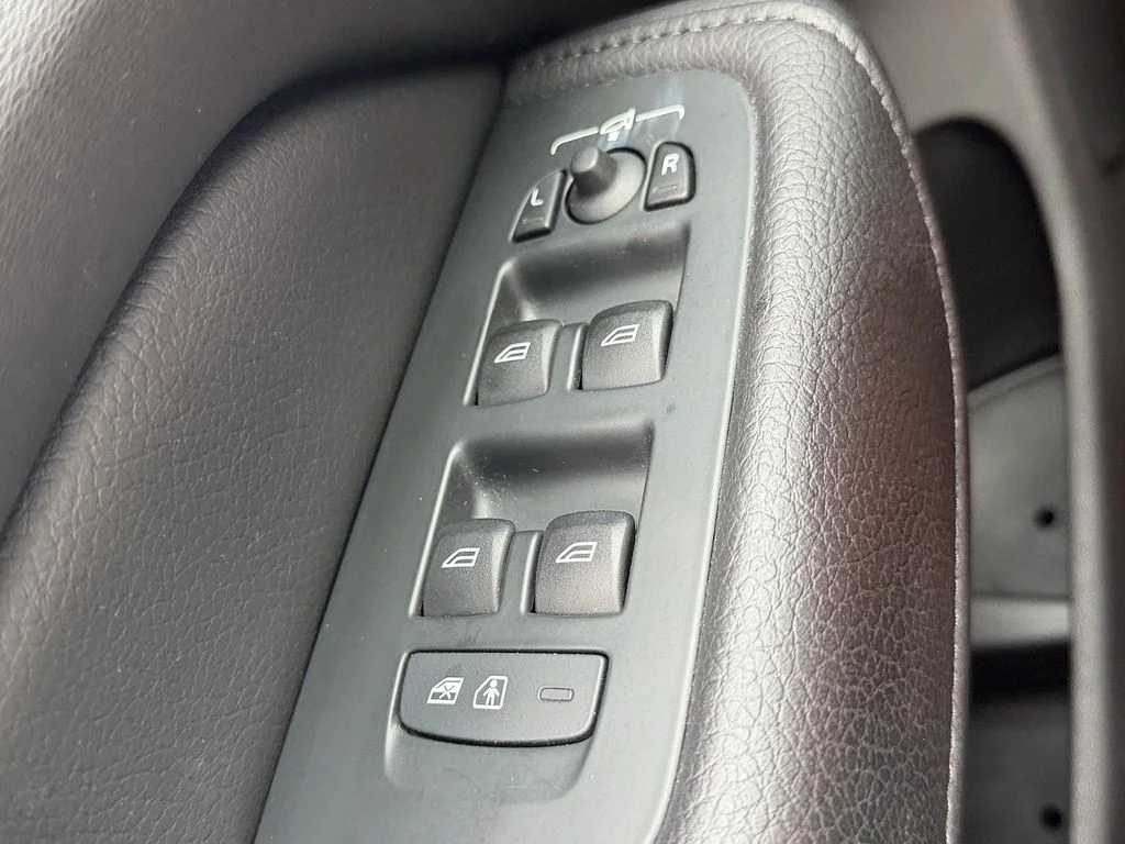 Used 2020 Black Volvo T6 Inscription image 36