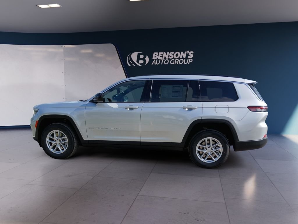 New 2026 Silver Zynith Exterior Paint Jeep Laredo image 7