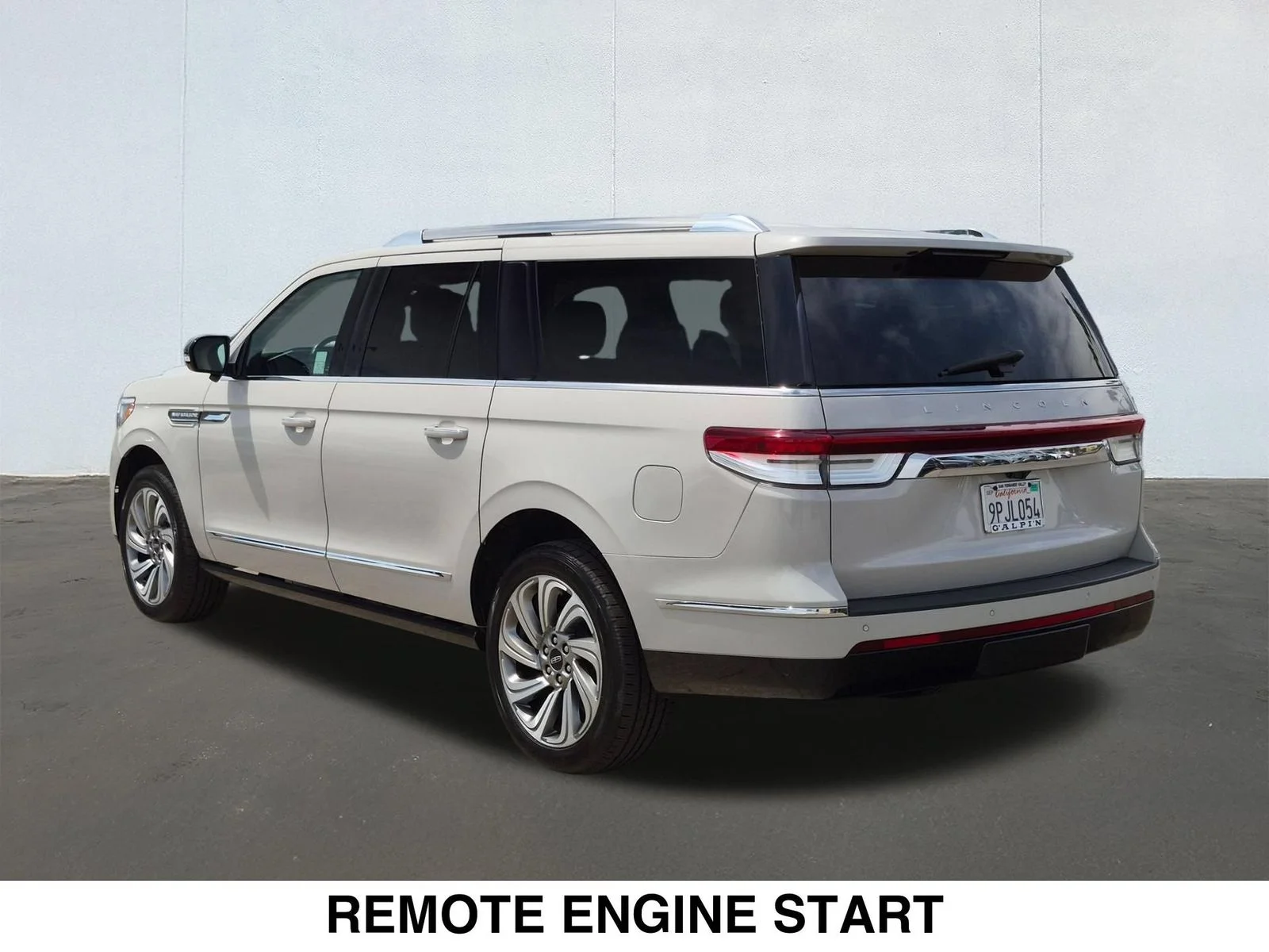 Used 2023 White Lincoln Reserve image 7
