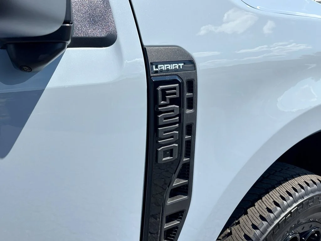 New 2026 Glacier Gray Metallic Tri-Coat Ford F-250® Lariat® image 12
