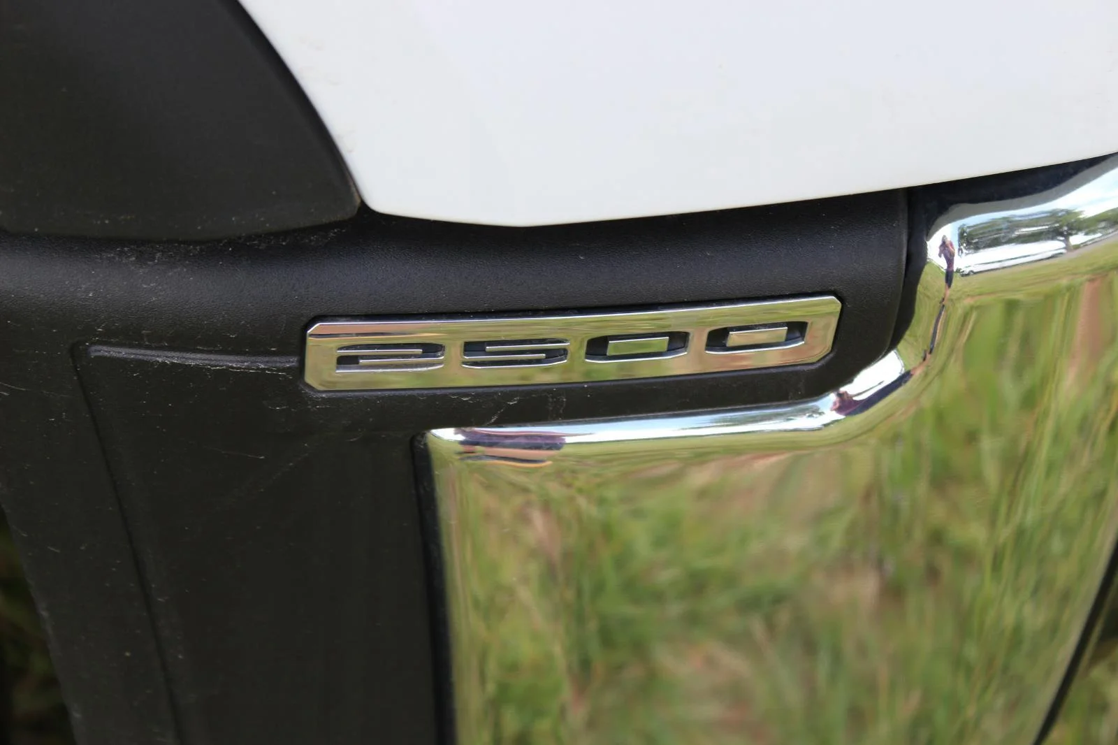 New 2025 Summit White GMC Pro image 10