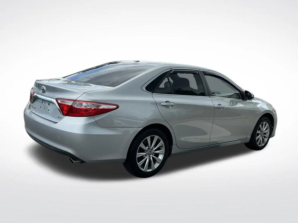 Used 2017 Silver Toyota XLE image 12