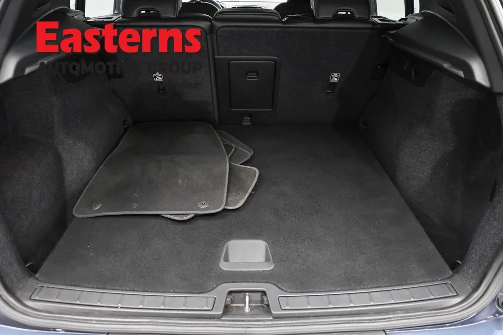 Used 2021 Gray Volvo Momentum image 9