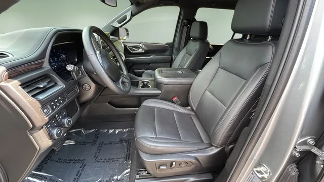 Used 2023 Gray Chevrolet Z71 image 18