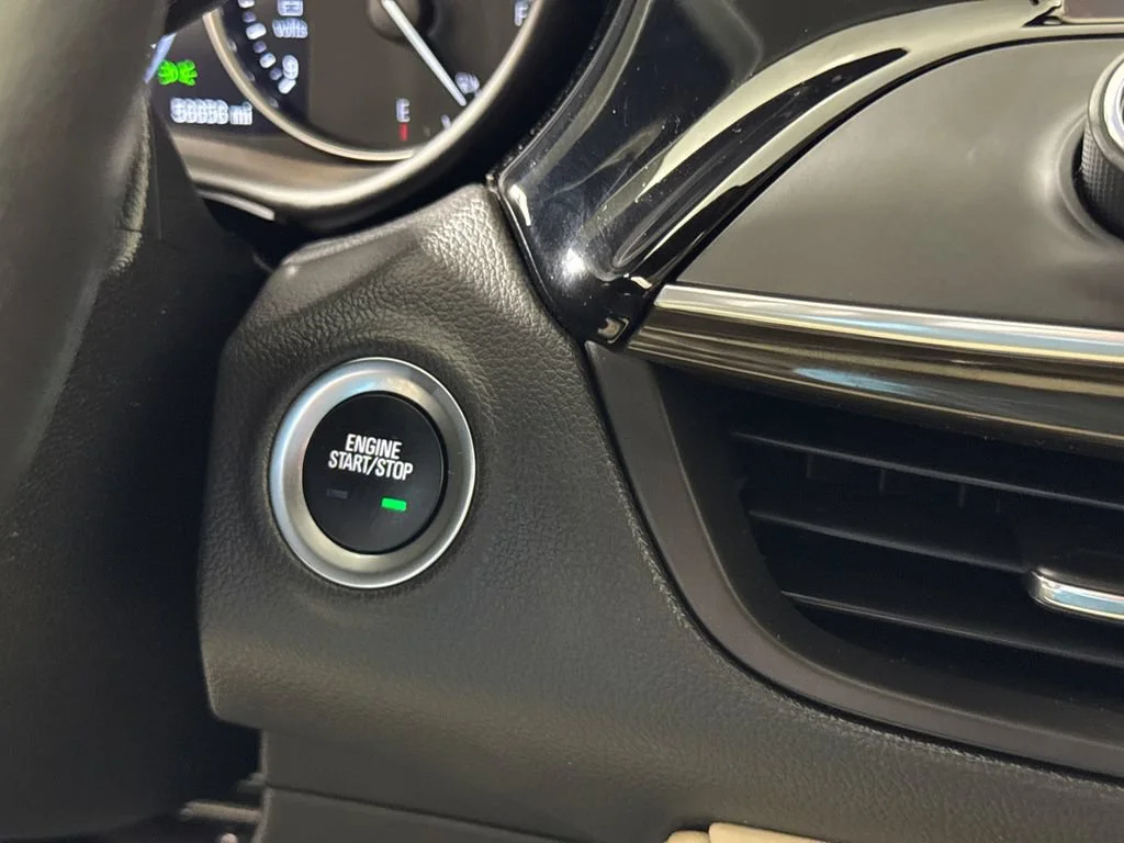 Used 2020 SUMMIT WHITE Buick Premium image 31