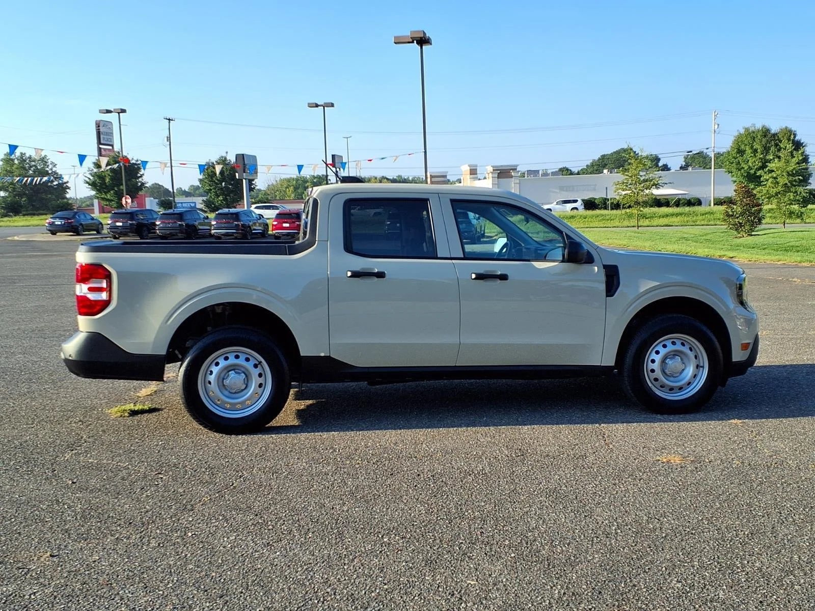 Used 2025 Desert Sand Ford XL image 10