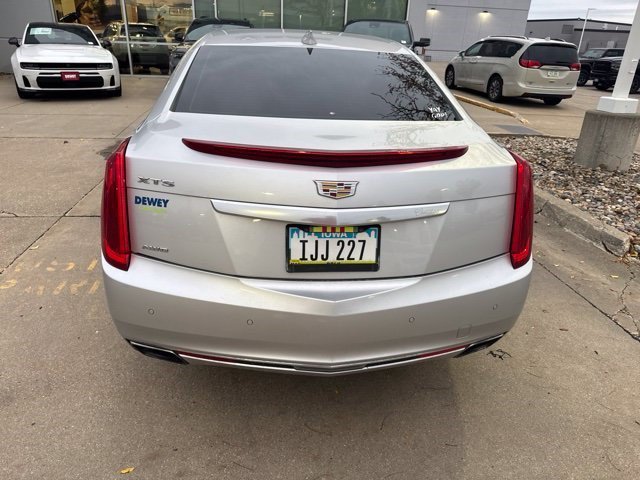 Used 2017 Radiant Silver Metallic Cadillac Luxury image 4