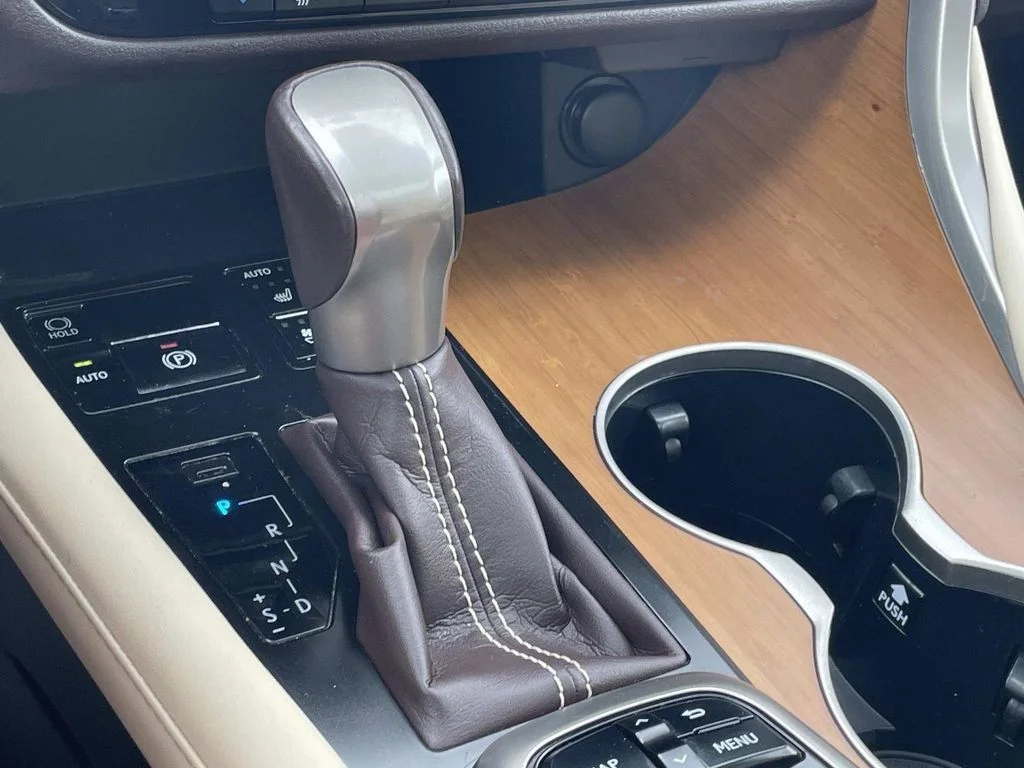 Used 2018 White Lexus 350 image 24