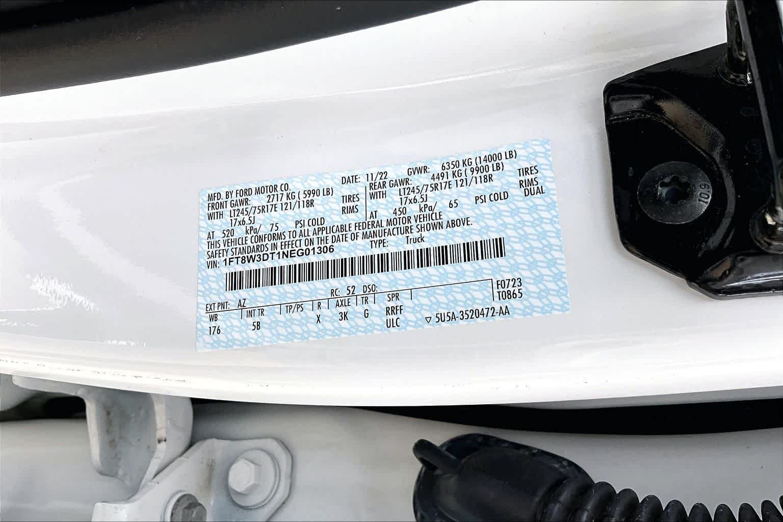 Used 2022 Star White Metallic Tri-Coat Ford LARIAT image 37