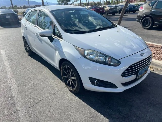Used 2016 Oxford White Ford SE image 3