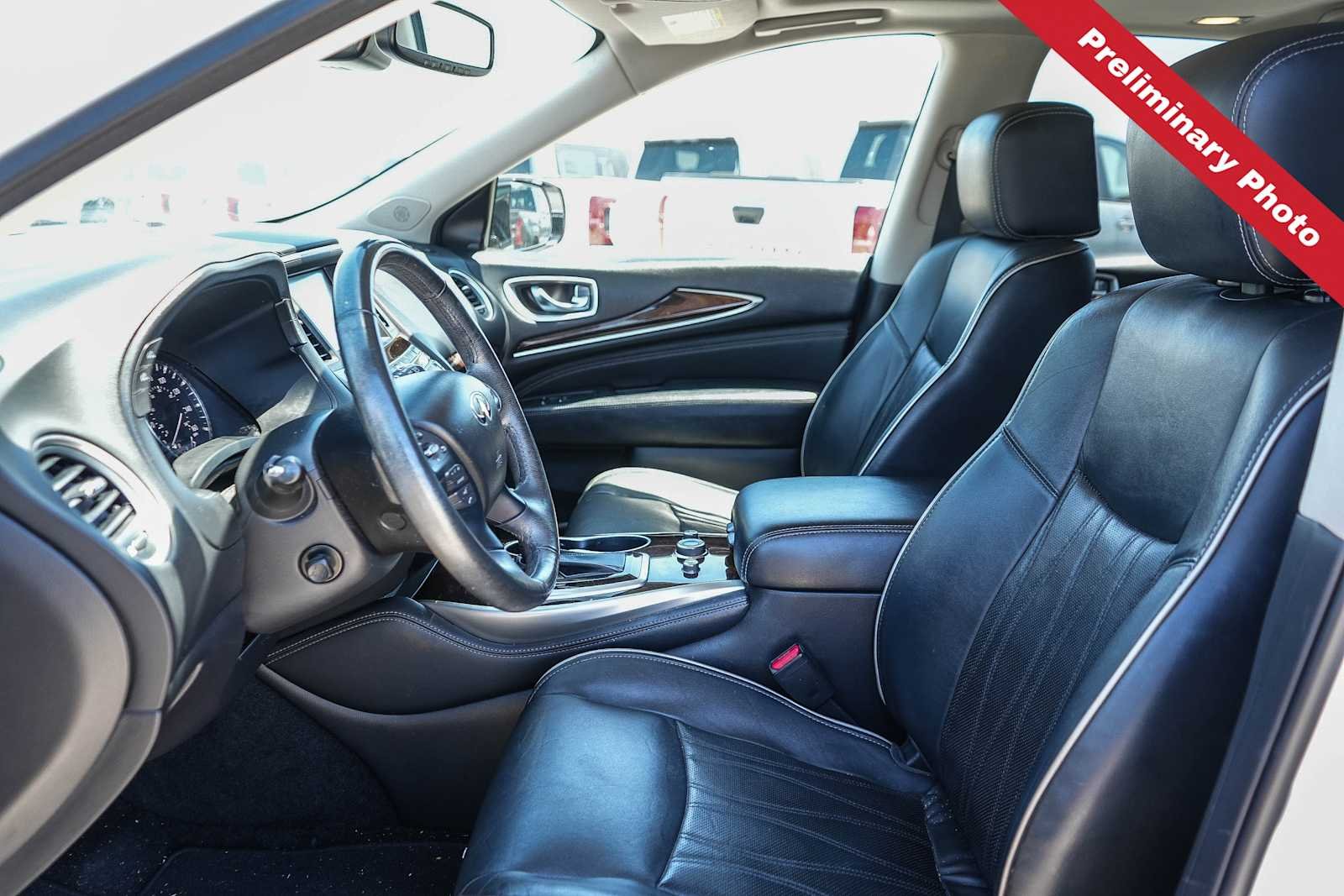 Used 2019 Majestic White INFINITI LUXE image 13