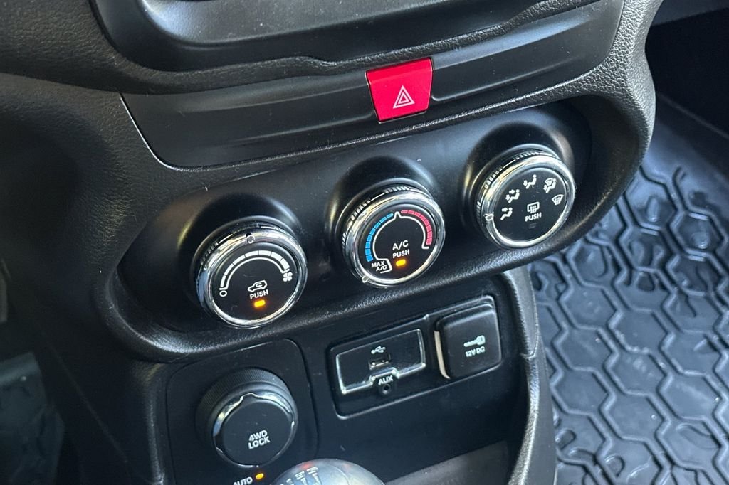 Used 2016 Black Jeep Latitude image 22