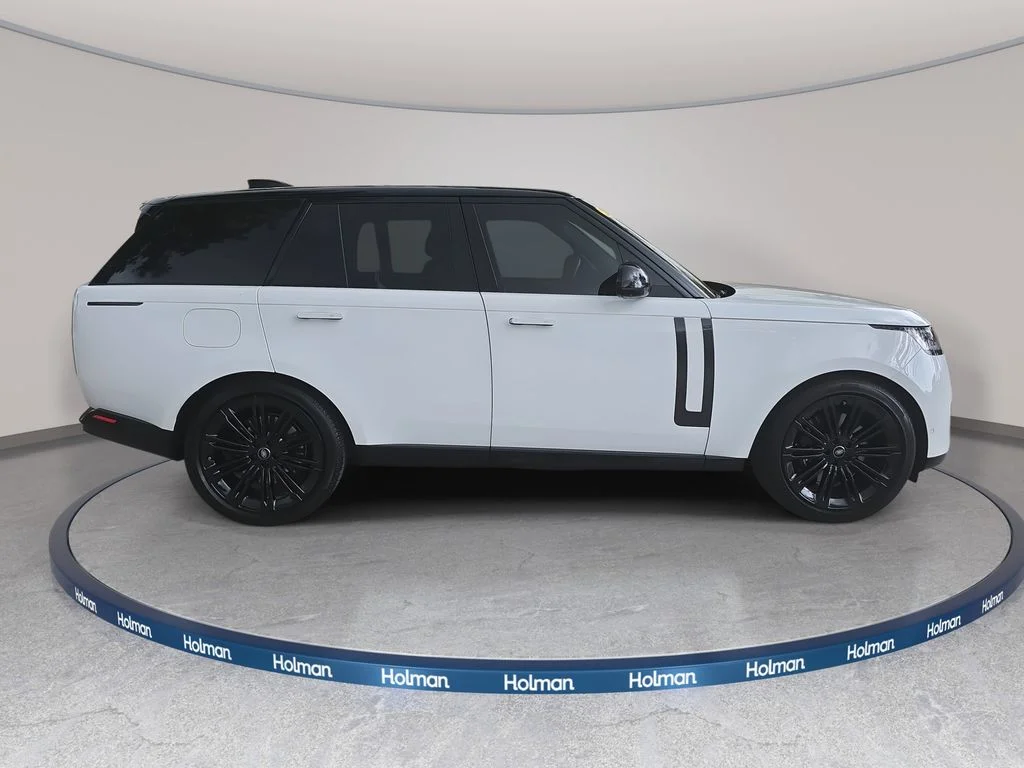 Used 2025 Fuji White Land Rover SE SWB P350 image 4