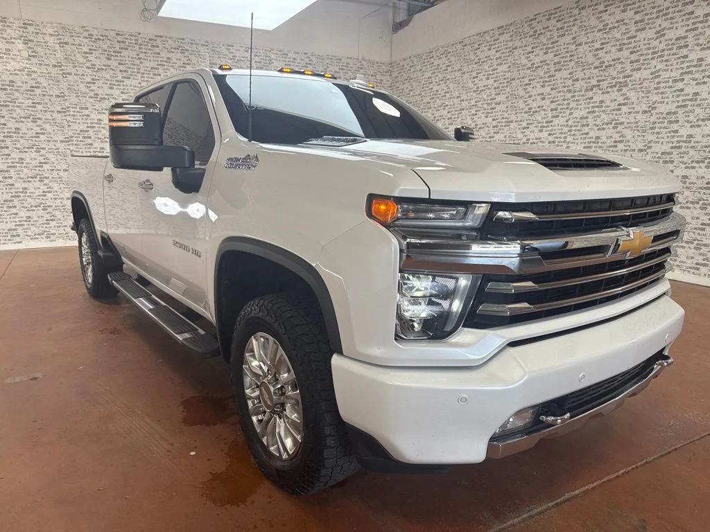 Used 2020 Iridescent Pearl Tricoat Chevrolet High Country image 1
