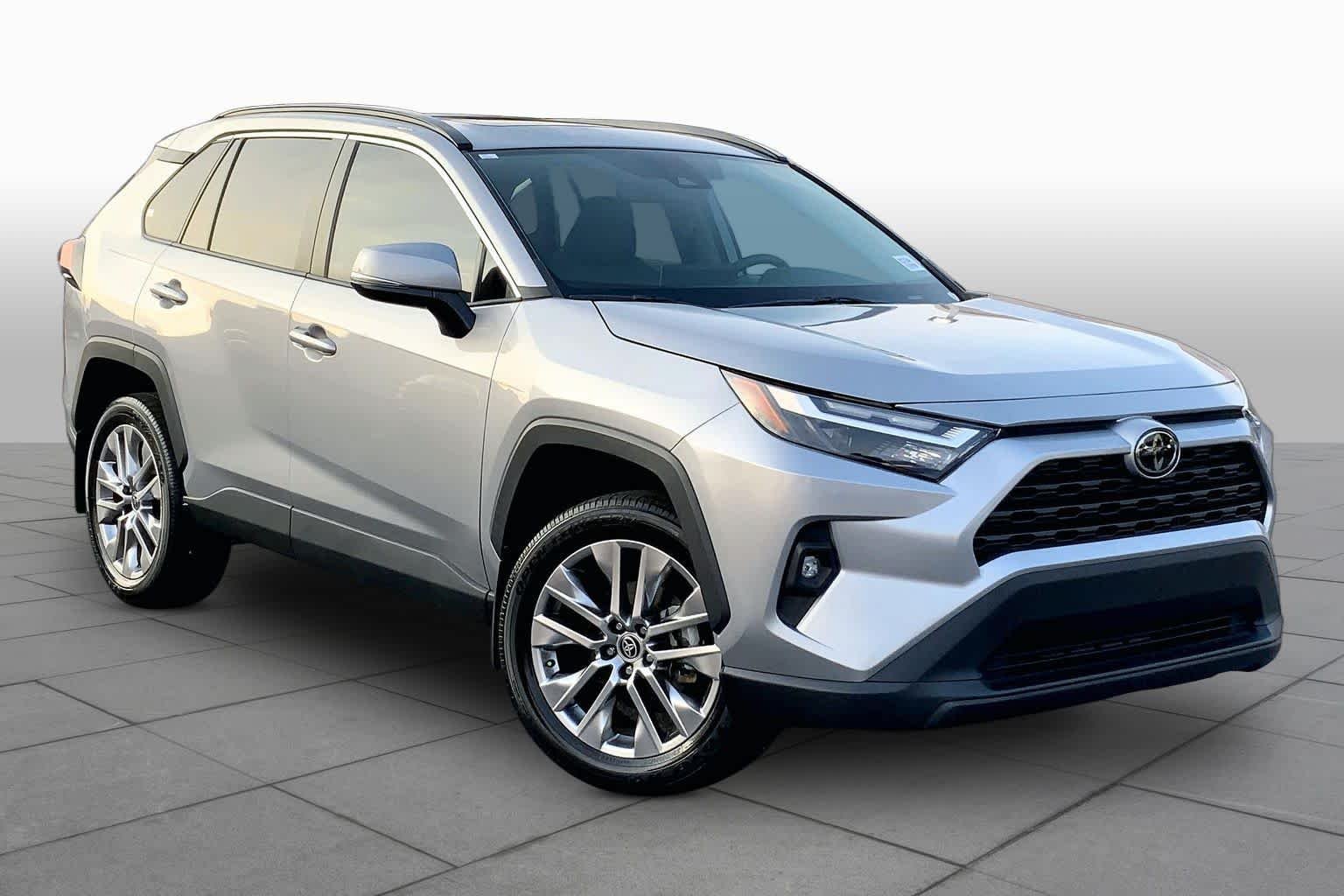 Used 2024 Silver Sky Metallic Toyota XLE Premium image 3