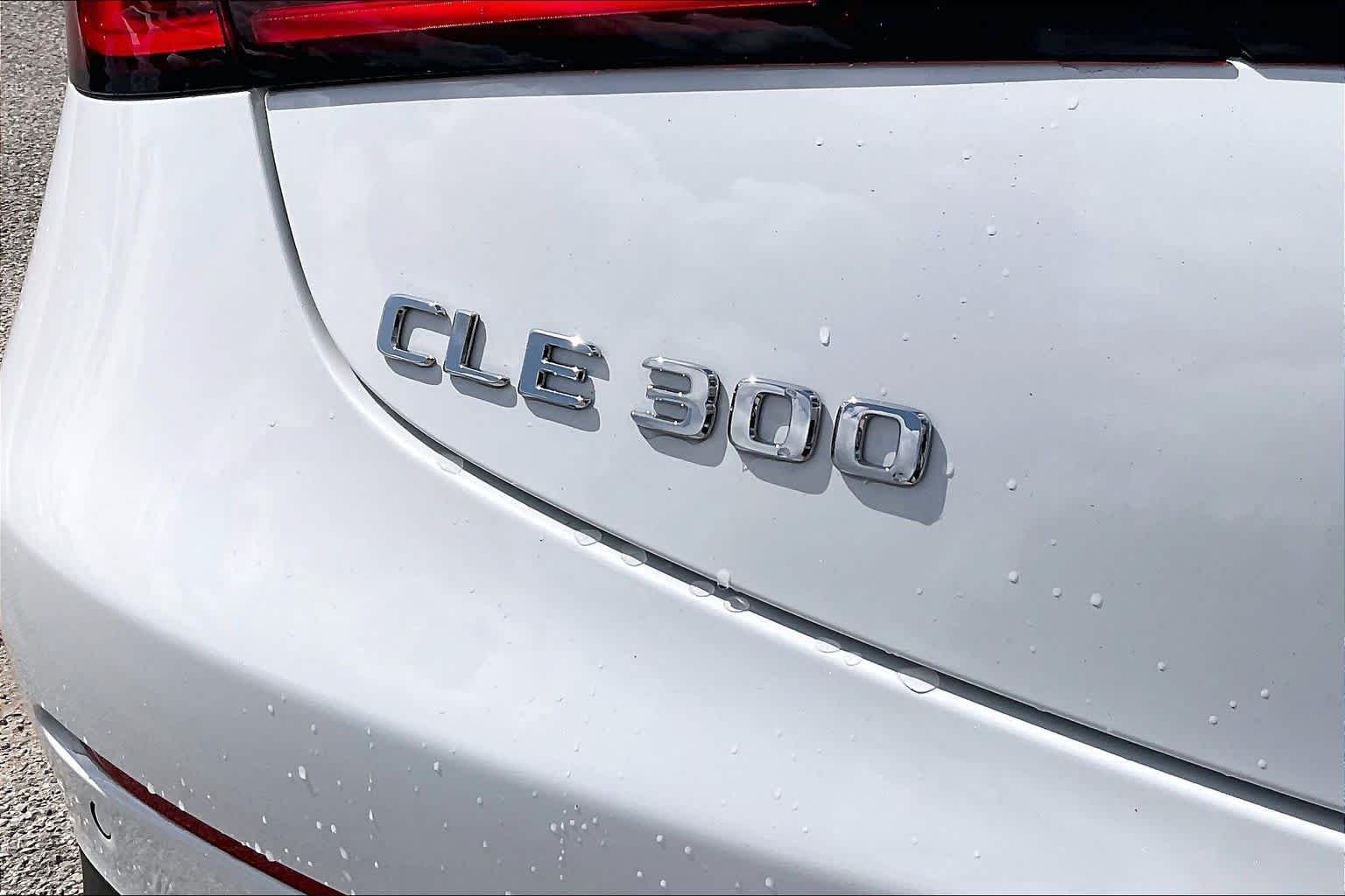 New 2026 MANUFAKTUR Moonlight White Metallic Mercedes-Benz CLE 300 image 6