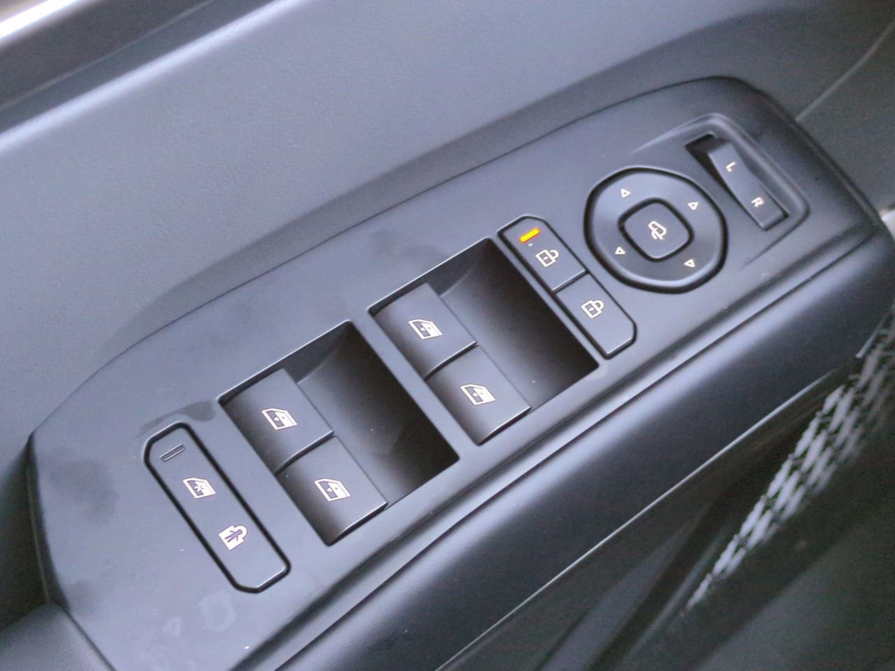 New 2026 Ocean Blue Kia Wind AWD image 29