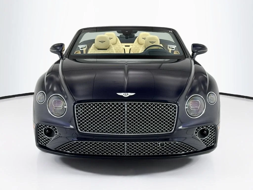 Used 2021  Bentley V8 image 2