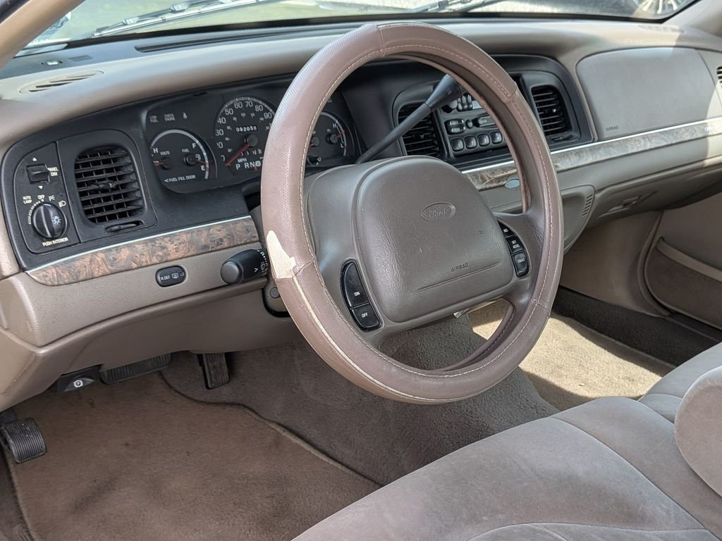 Used 1999 Light Prairie Tan Clearcoat Metallic Ford Base image 32