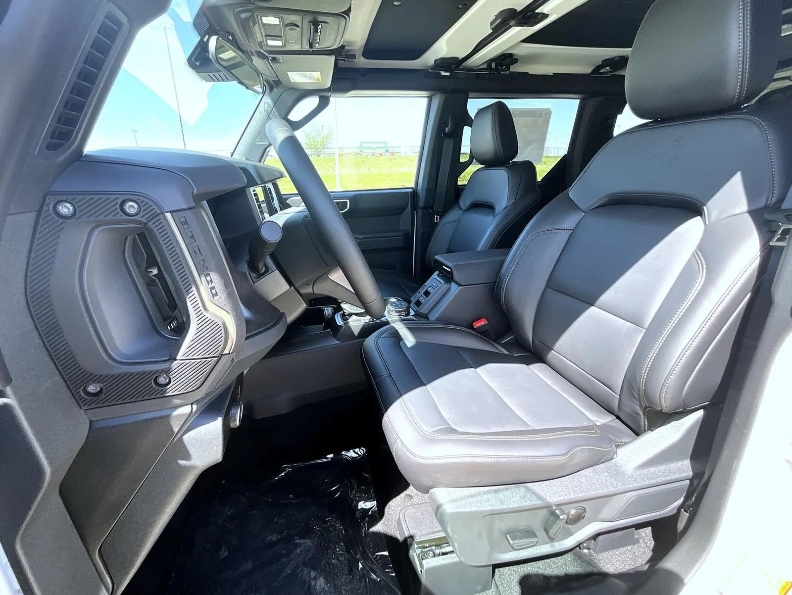 New 2026 Oxford White Ford Badlands image 9