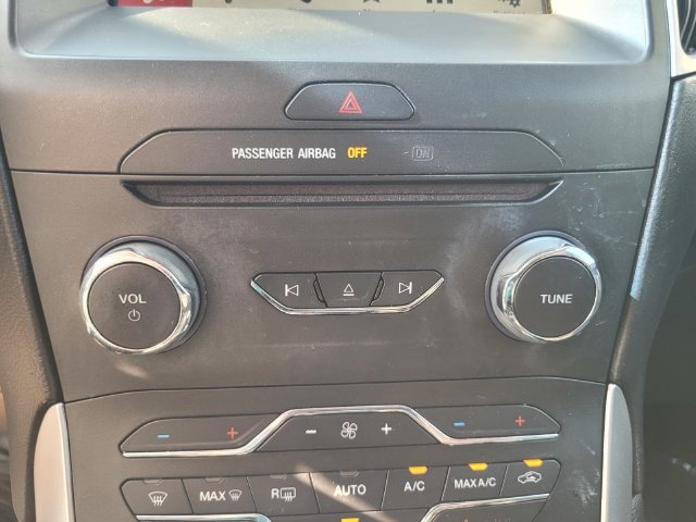 Used 2018 Blue Ford SEL image 24